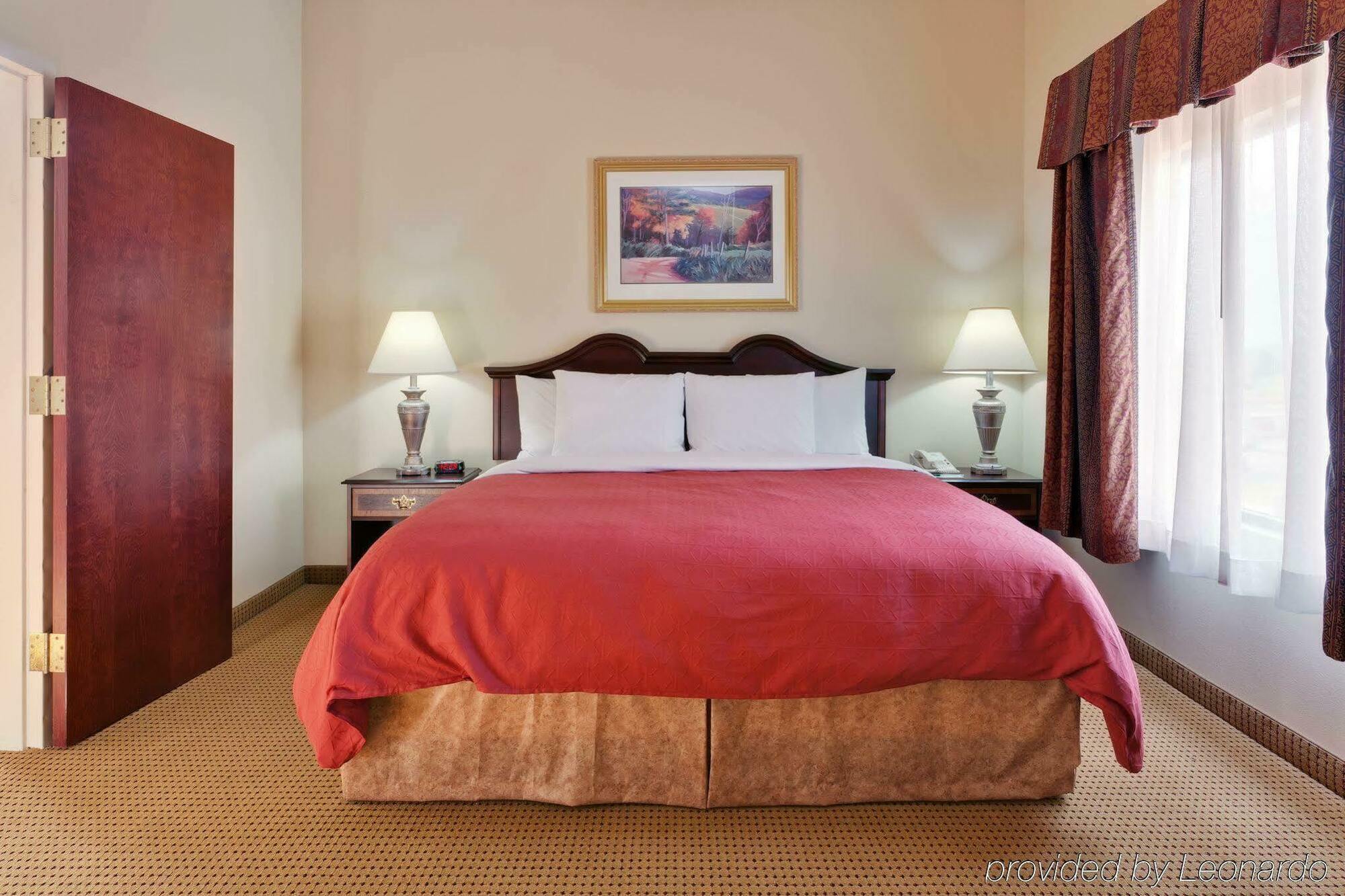 Отель La Quinta By Wyndham Loudon Экстерьер фото